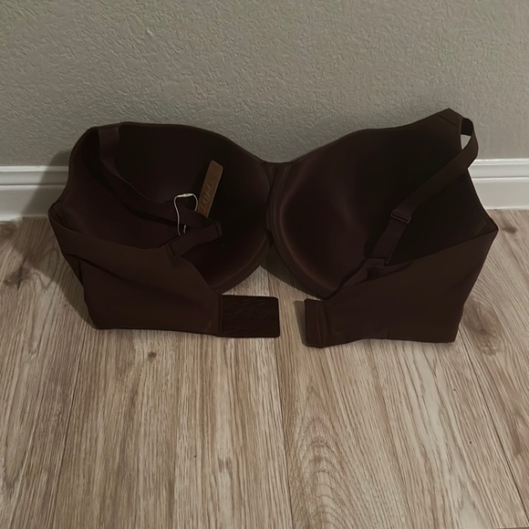 SKIMS Fits Everybody T-Shirt Demi Bra size 42DDD - Picture 1 of 5